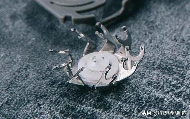 难怪小米有品都上架的焕醒剃须刀，89克打火机大小，15项产品专利