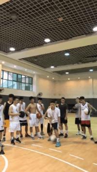 一分钟让你学会转身过人,每天十分钟详解变向过人经典动作