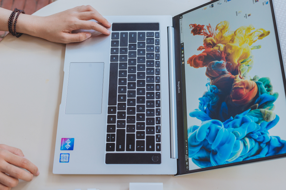 荣耀16.1寸笔记本有多大,荣耀16.1寸笔记本入门