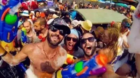 泰国泼水节爆发枪战,泰国泼水节