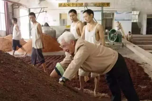 喝酱香型白酒的四大好处,酱香型酒对身体有什么好处