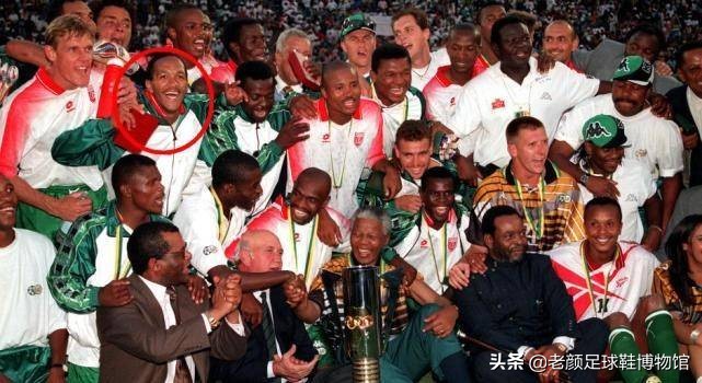 缅怀非洲50大球星之一，南非足球英雄，专虐国米后防的黑又硬