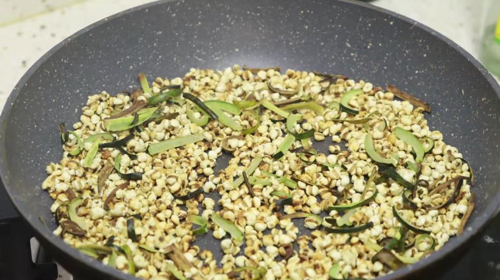 冬瓜皮和茯苓再加荷叶能祛湿吗,薏米加冬瓜皮可以天天吃吗