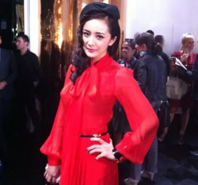 杨幂短发造型曝光,杨幂短发造型撞脸孙俪