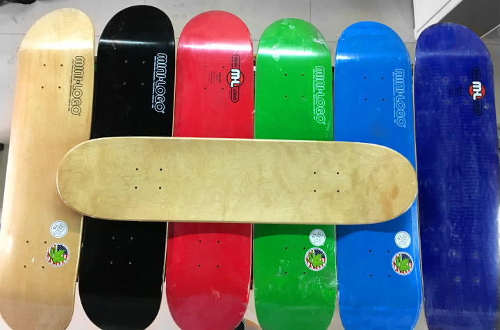 滑板新手长板入门选什么样的滑板,是小鱼型滑板好还是双翘型滑板好