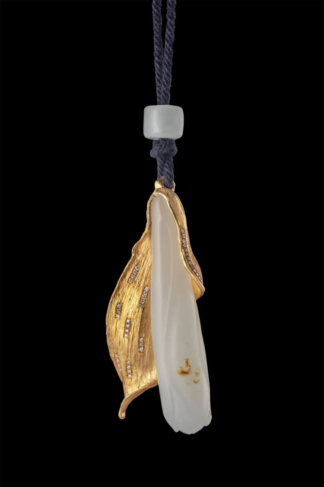 她设计的珠宝如画似景承包了你对美的所有渴求与遐想