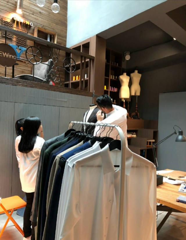 高以翔男士西服,高以翔穿自己品牌的西服