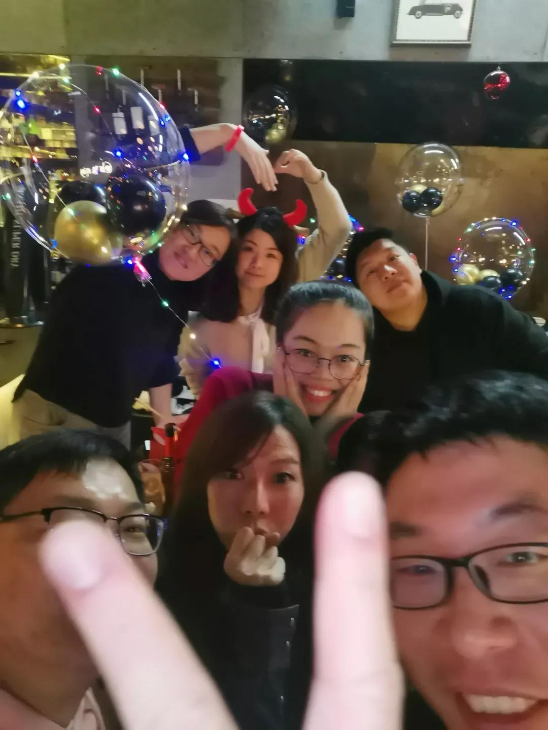 蹦迪嗨过头,嗨过头了