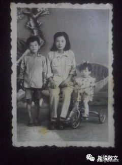 你婆婆再活三辈子也赶不上我！虽处同一时代，母亲和婆婆截然不同