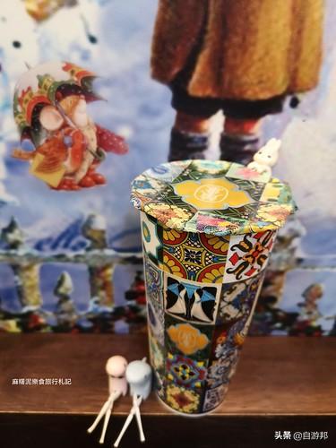 流心奶黄啵啵奶?!知名花砖杯、复古花砖墙,冬季热饮清水茶香