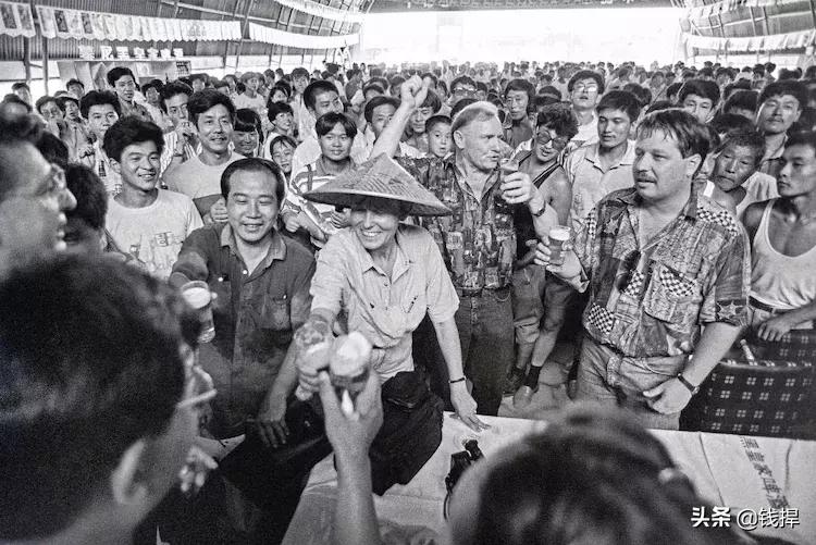 「钱眼回眸四十年-54」聚焦28届青岛国际啤酒节1991