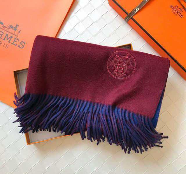 今年最流行的十款围巾,今年最潮围巾15种戴法视频