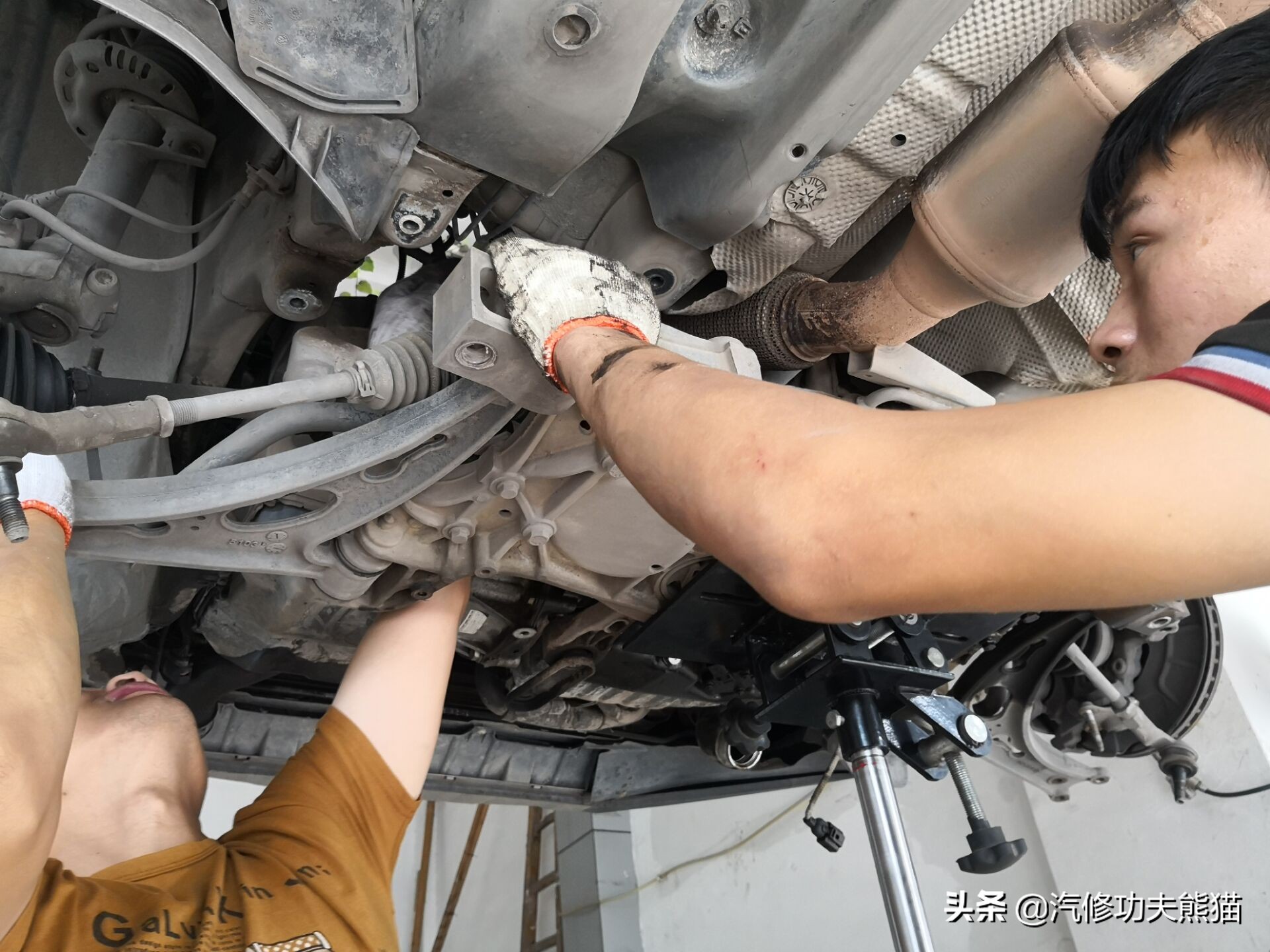 大众途观发动机烧机油维修多少钱,2010款大众途观严重烧机油