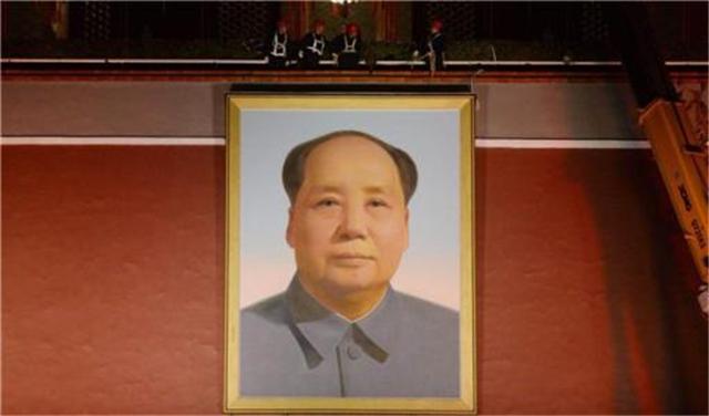 理发师为毛主席刮胡子弄流血，毛主席一句没得关系令他终生难忘