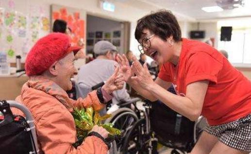 最惨童星纪宝如：13岁被奶奶注射抑制生长剂，婚后生活悲惨不已