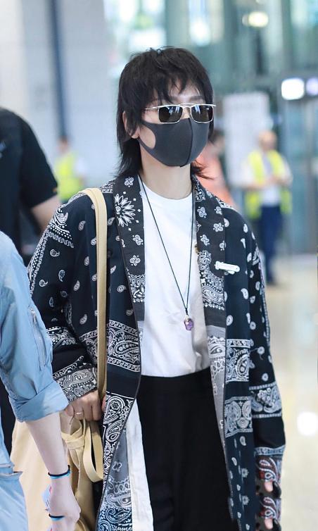 华晨宇周笔畅方大同阿兰综艺,周笔畅复古风服装