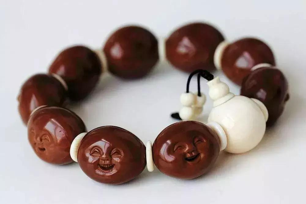 猪年合适带什么珠宝,狗年今年佩戴什么手串