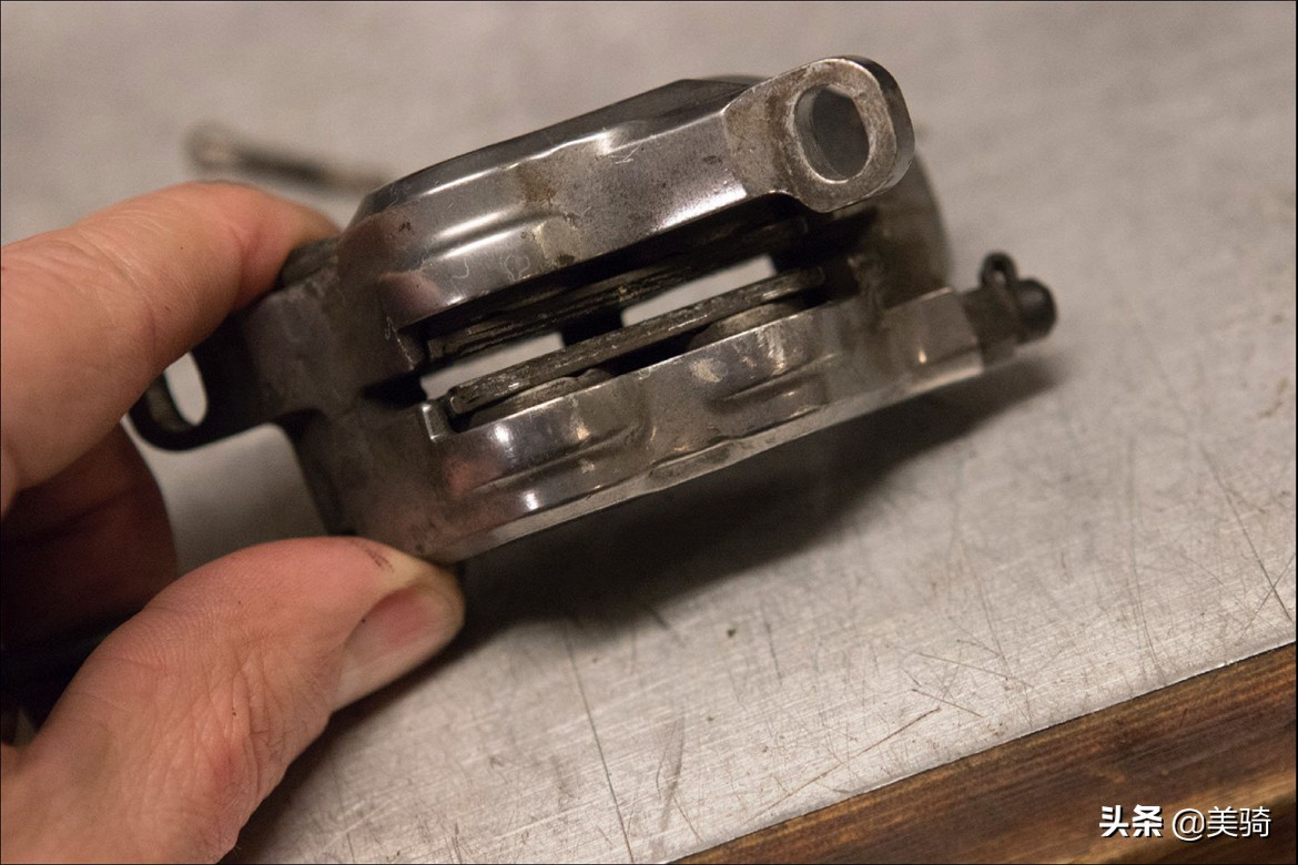 清洁油压碟刹活塞和卡钳,如何清洁碟刹盘