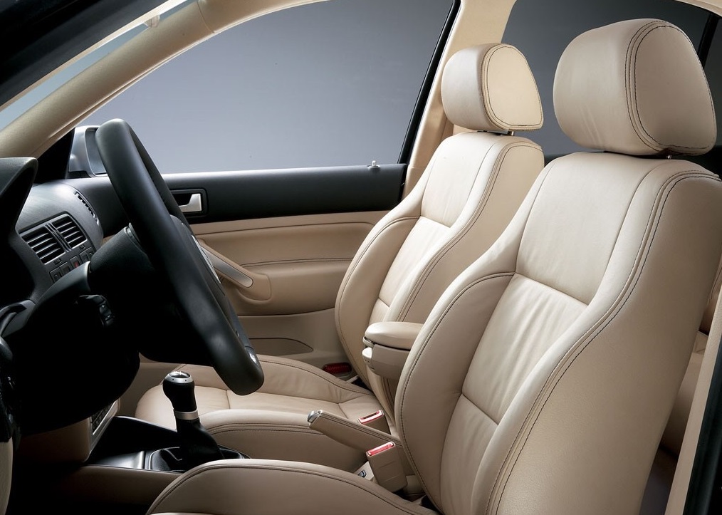 一台大众宝来卖20万，当年的性能“小怪兽”如今依旧好开，经典