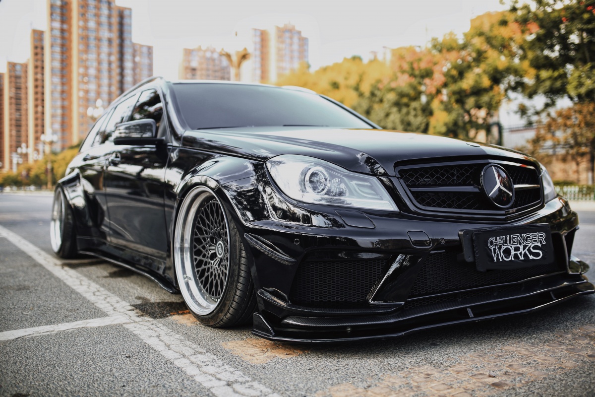 新款奔驰c200改装最帅效果,小县城越野改装店