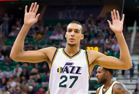 联盟戈贝尔防守,联盟防守詹姆斯第一人