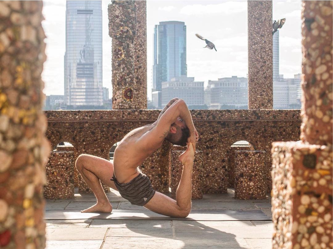 夏天t恤男生穿搭简单,男士夏季t恤穿搭技巧