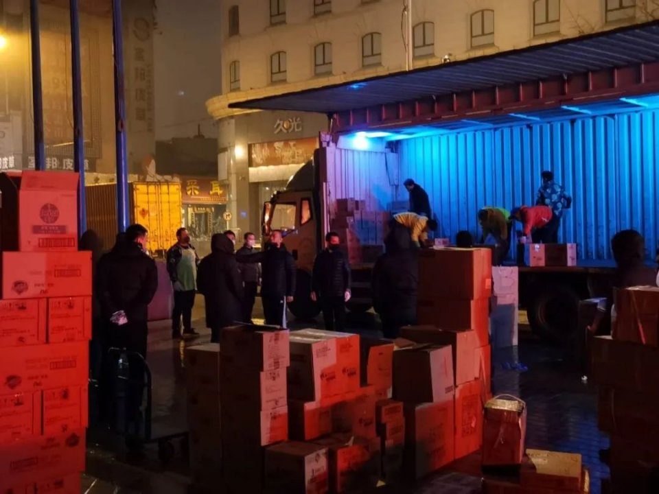第八车，第100吨，第7500箱，顺利送达雷神山大连医疗队