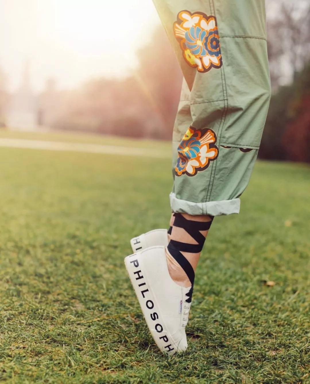 2020十大最火潮鞋百搭,2018最火的4双鞋穿上时髦一整年