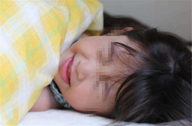 孩子白天晚上睡反过来了怎么纠正,孩子老是睡反觉