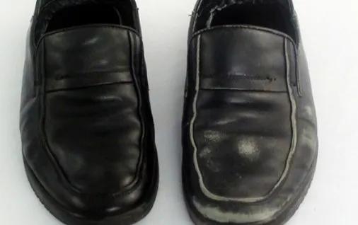 ​皮鞋翻新改色-－皮鞋掉漆的原因及解决方法？