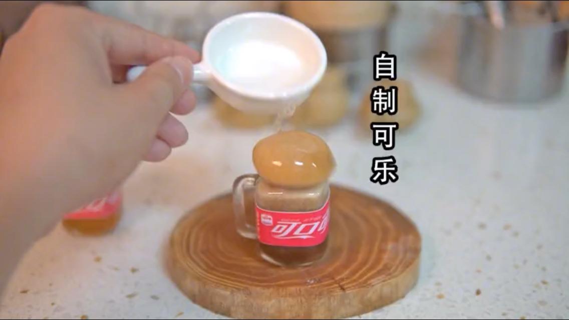 用瓶子做西瓜的小视频,西瓜可乐怎么做