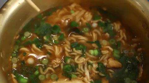 天天吃泡面有什么好处吗,经常吃泡面到底好不好