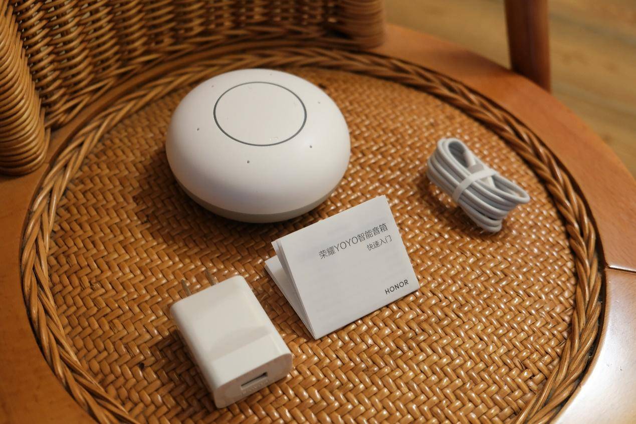 荣耀YOYO音箱体验评测:无卡通话,拥有取代座机的巨大潜力