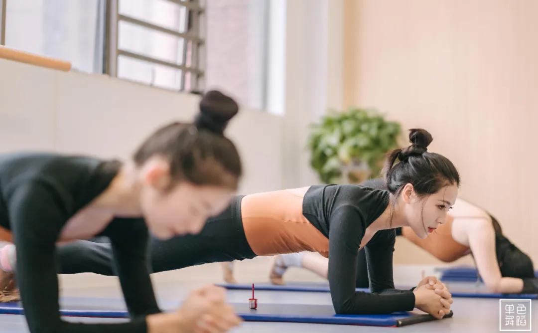 中国舞儿童基本功腰部练习顺序,舞蹈腰部基本功训练的作用