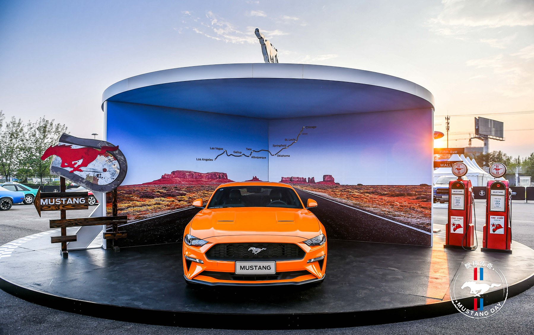 开mustang漂移,烧胎起步漂移的视频