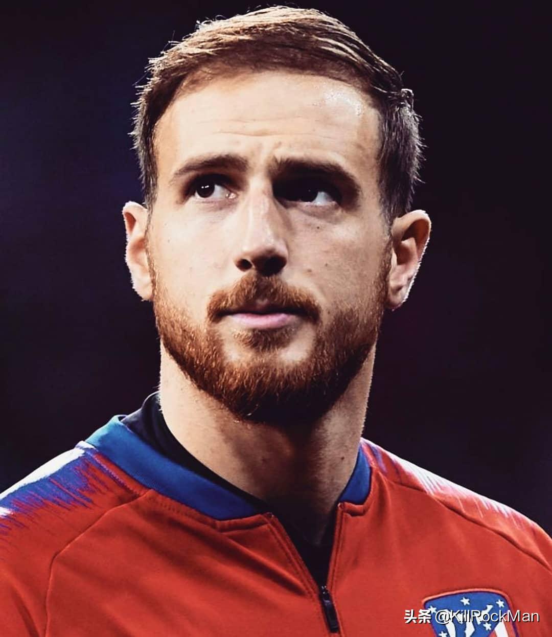 曾在欧冠一战封神，连续4年获得萨莫拉奖，当今世界足坛第一门神