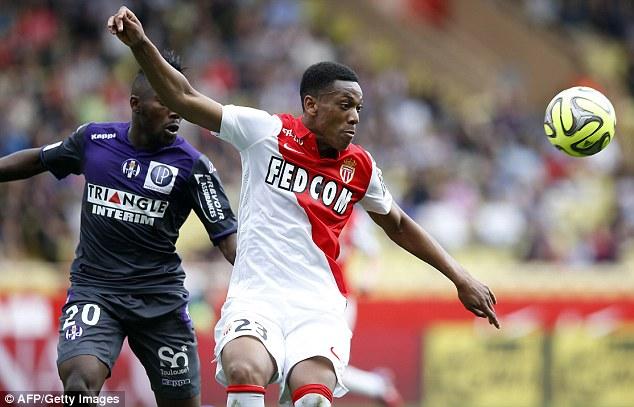 潇洒哥欠债,马夏尔转会曼联