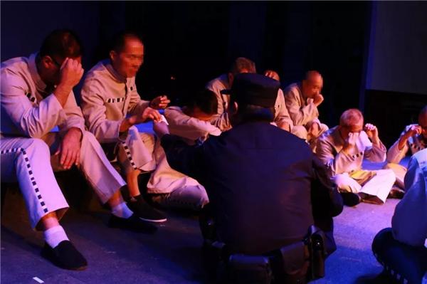 喀麦隆人、韩国人、菲律宾人……他们如何创造监狱里的《心梦》?