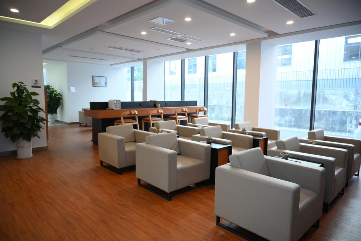 成都新越行吉利旗舰店卖什么车,吉利授权经销商吉利博越