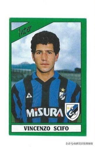 第一个穿白球鞋的足球运动员,第一个穿耐克篮球鞋的nba运动员