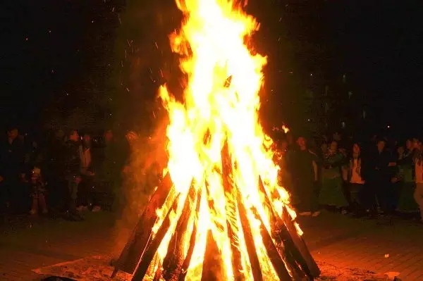 莲花山上莲花寺,莲花山普宁山顶