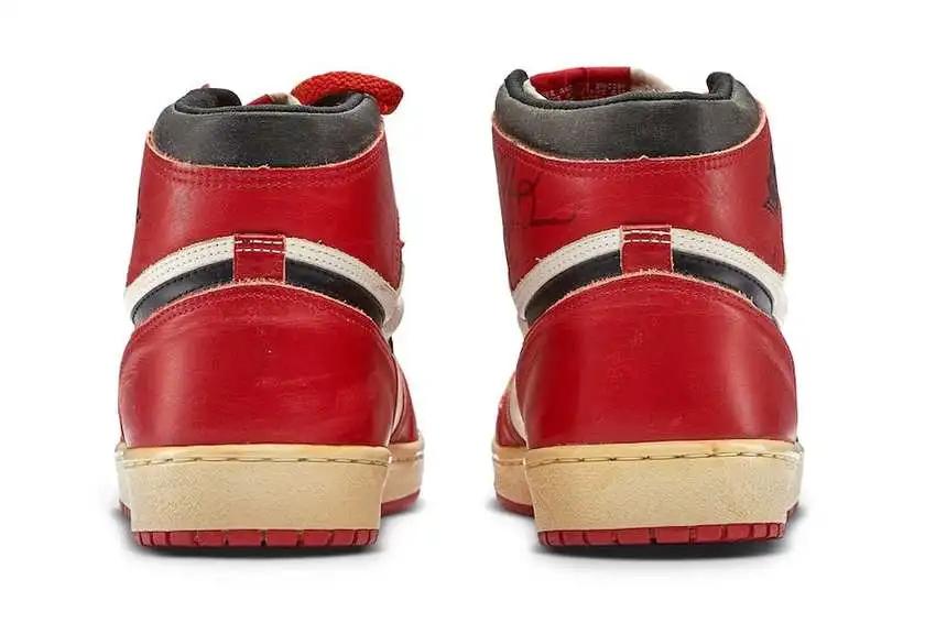 乔丹5000元篮球鞋,乔丹aj1芝加哥拍卖