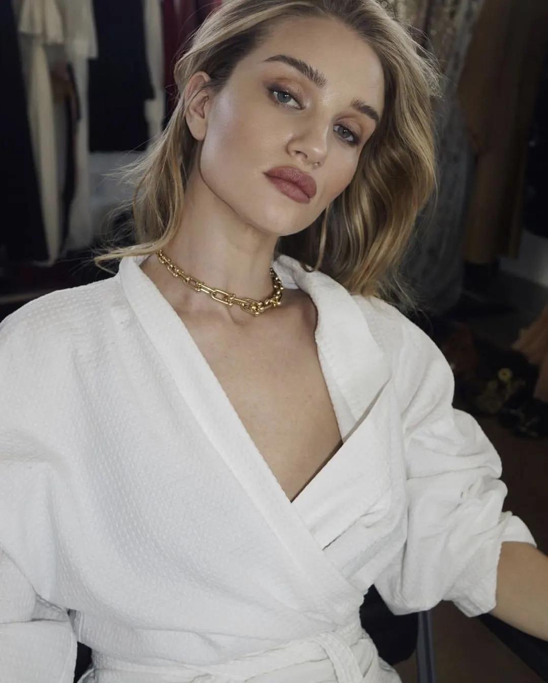 圆脸女生怎么选墨镜,圆脸女生如何选择大牌眼镜