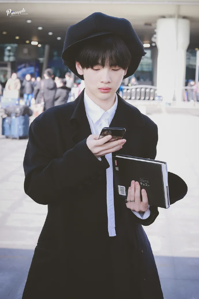 世界读书日｜别只顾着下场控评，跟着爱豆多读书才是正经事！