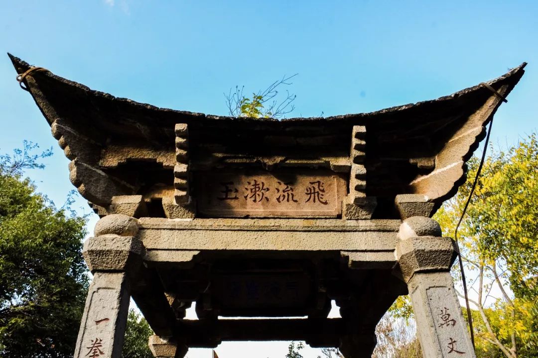 龙洞瀑布景观,龙洞瀑布在哪里啊