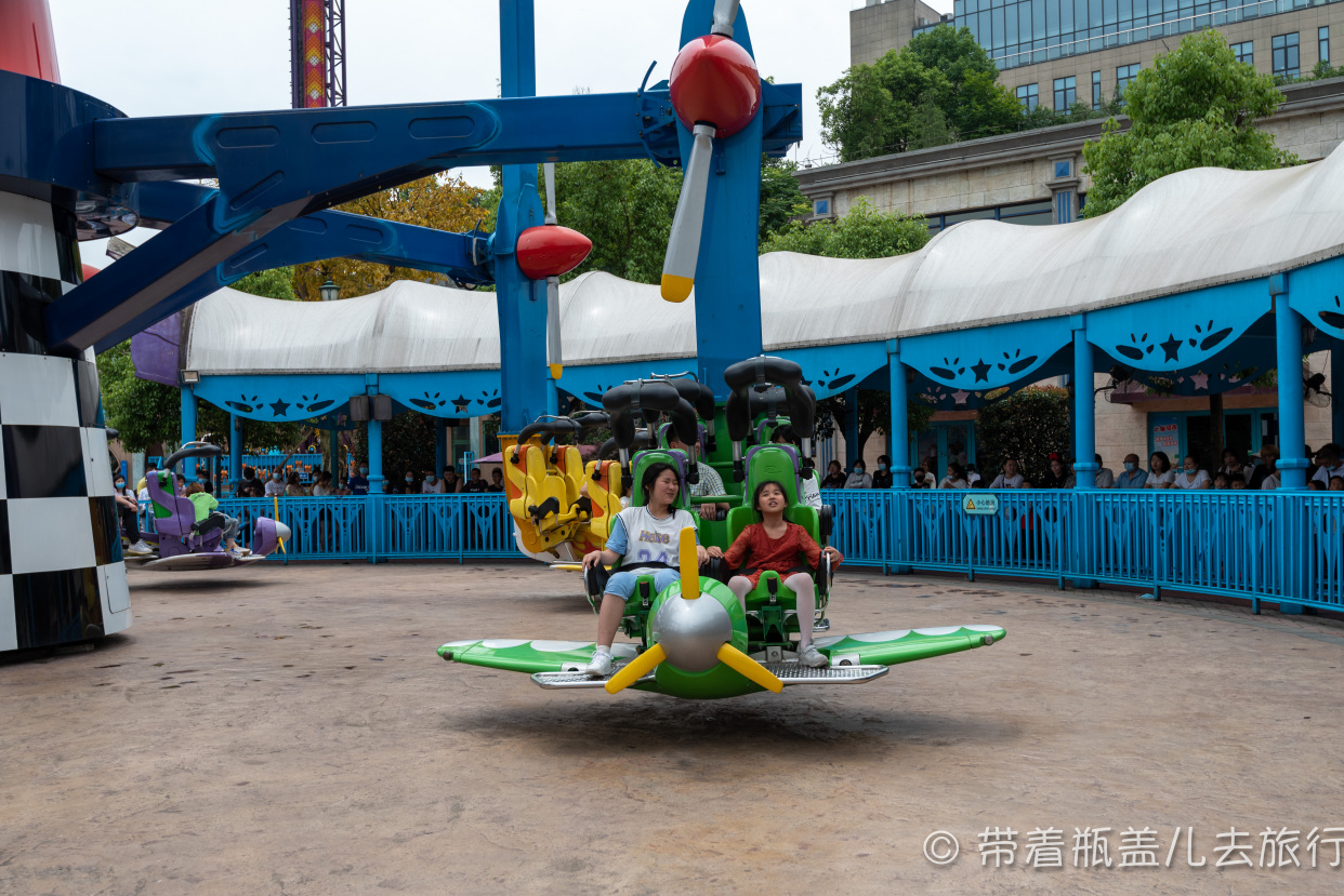 欢乐谷重庆门票一大一小,重庆欢乐谷200门票包含哪些项目