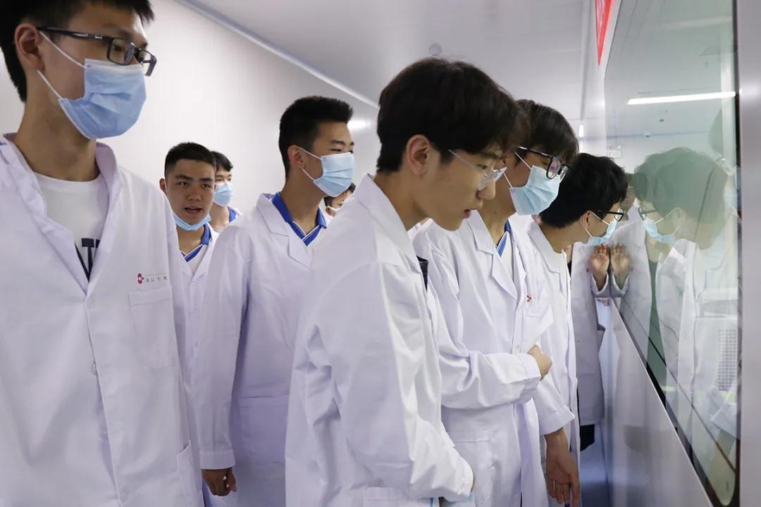 南雅学子走进中南源品干细胞科技园,体验科技魅力