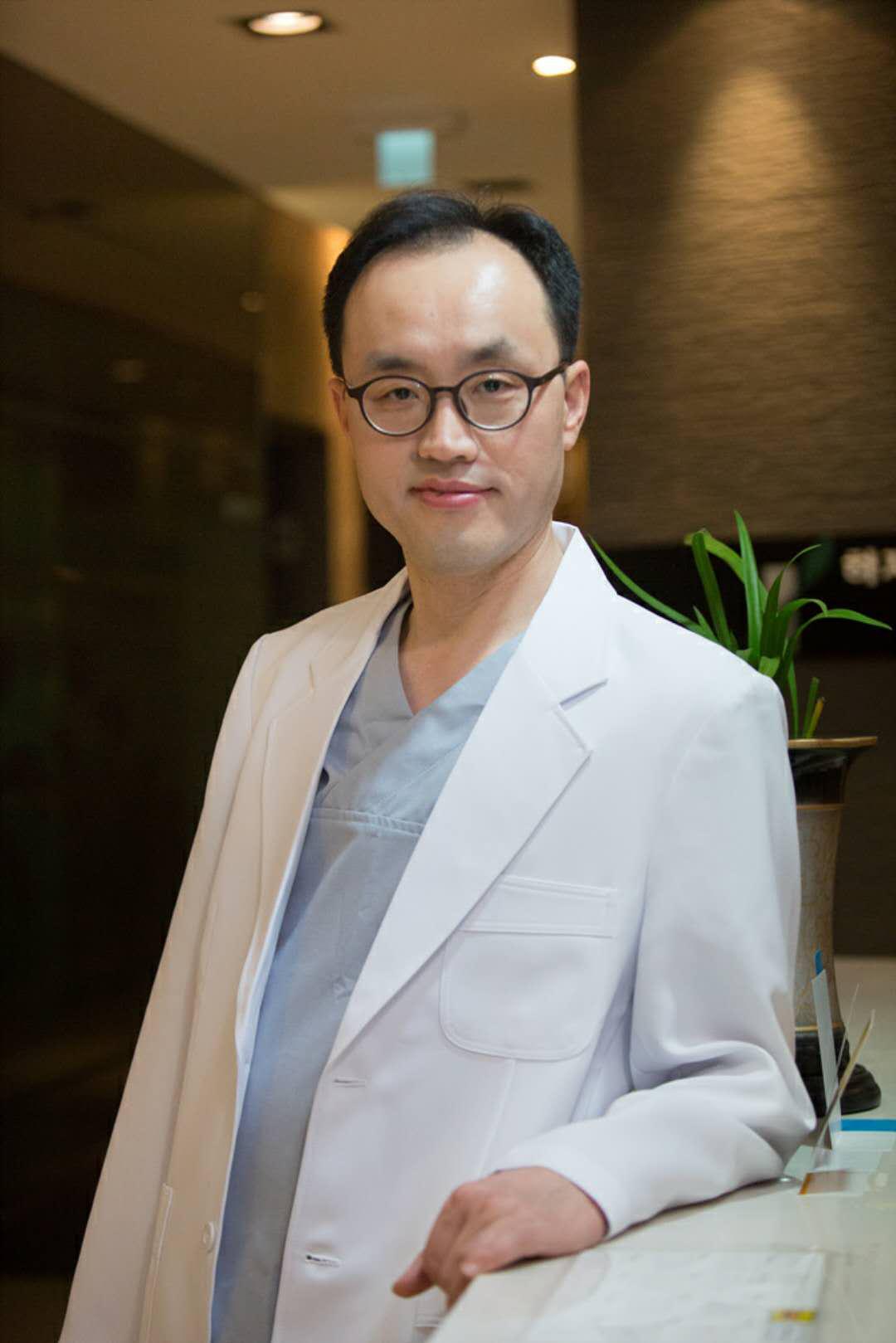 如何治疗静脉曲张蚯蚓腿 (静脉曲张术后蚯蚓多久消失)