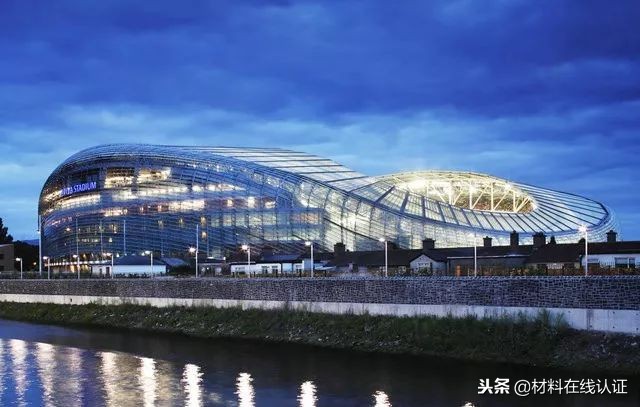 没有聚碳酸酯板打造的体育场，哪还有本届世界杯？