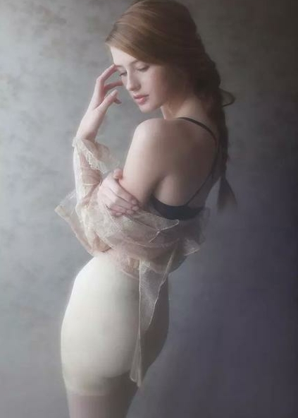 我的裸体画中5个女模特形态粗野，但我成了行为艺术大师，羡慕吧